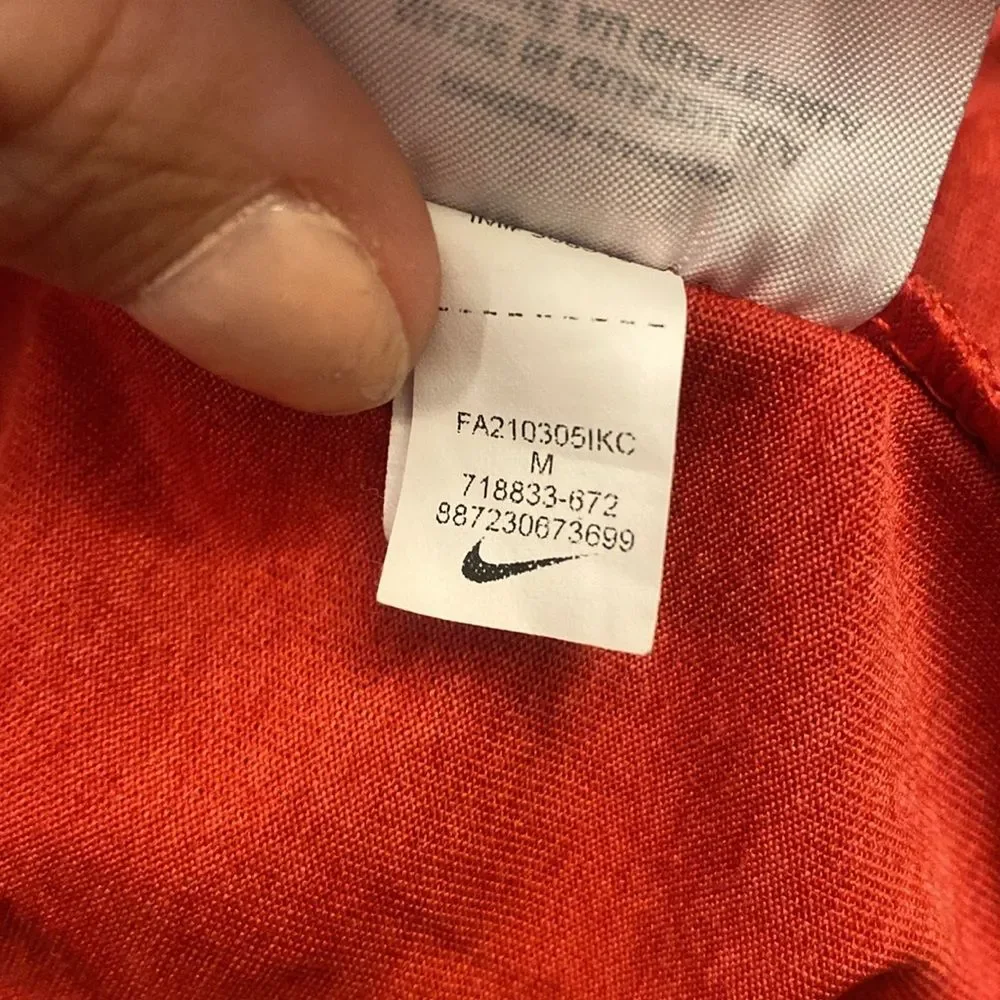 Nike Dri-Fit The Nike Tee Red Size Medium Crewneck Short Sleeve Athletic